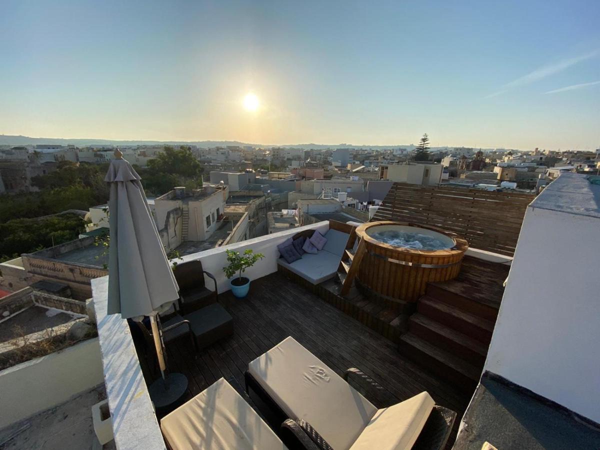 Rooftop Heated Jacuzzi, Fireplace, A Unique Home! Żebbuġ