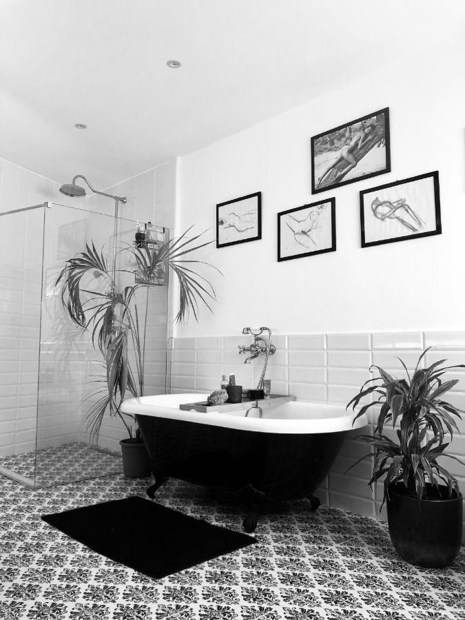 Rooftop Heated Jacuzzi, Fireplace, A Unique Home! بيت للعطل *