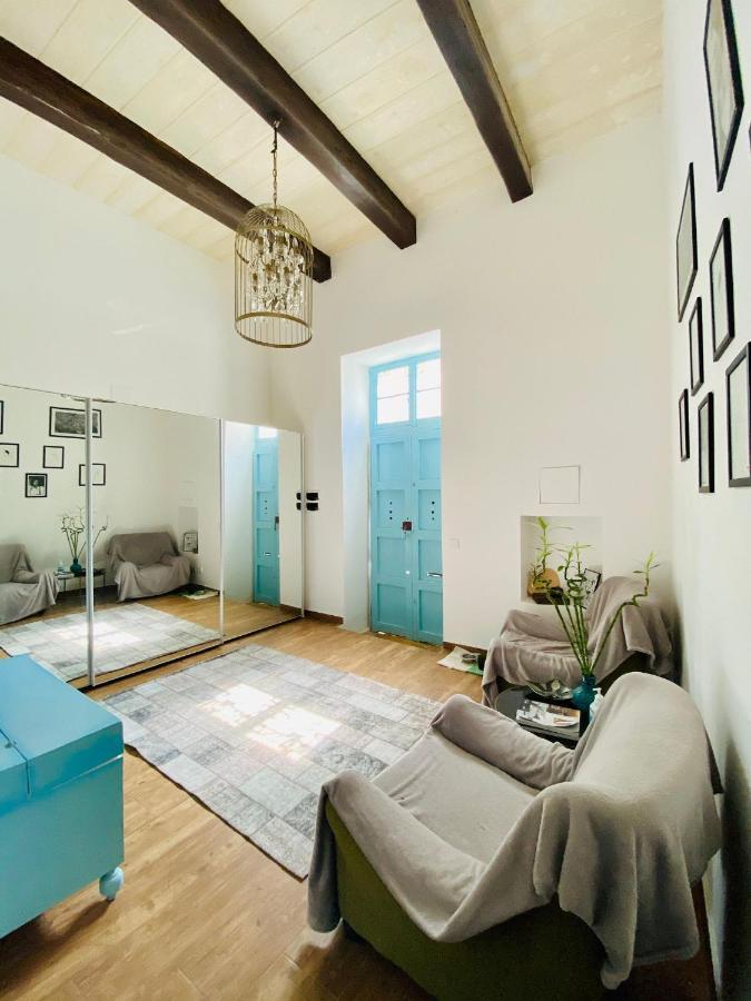 بيت للعطل Rooftop Heated Jacuzzi, Fireplace, A Unique Home!