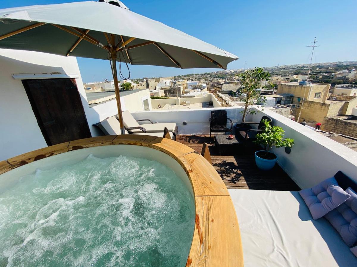 Rooftop Heated Jacuzzi, Fireplace, A Unique Home!