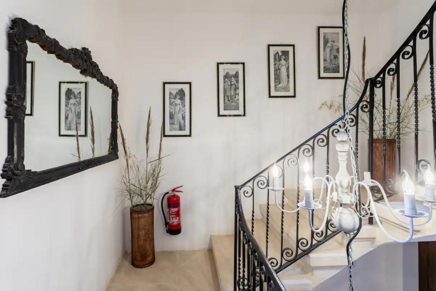 بيت للعطل Rooftop Heated Jacuzzi, Fireplace, A Unique Home! Żebbuġ