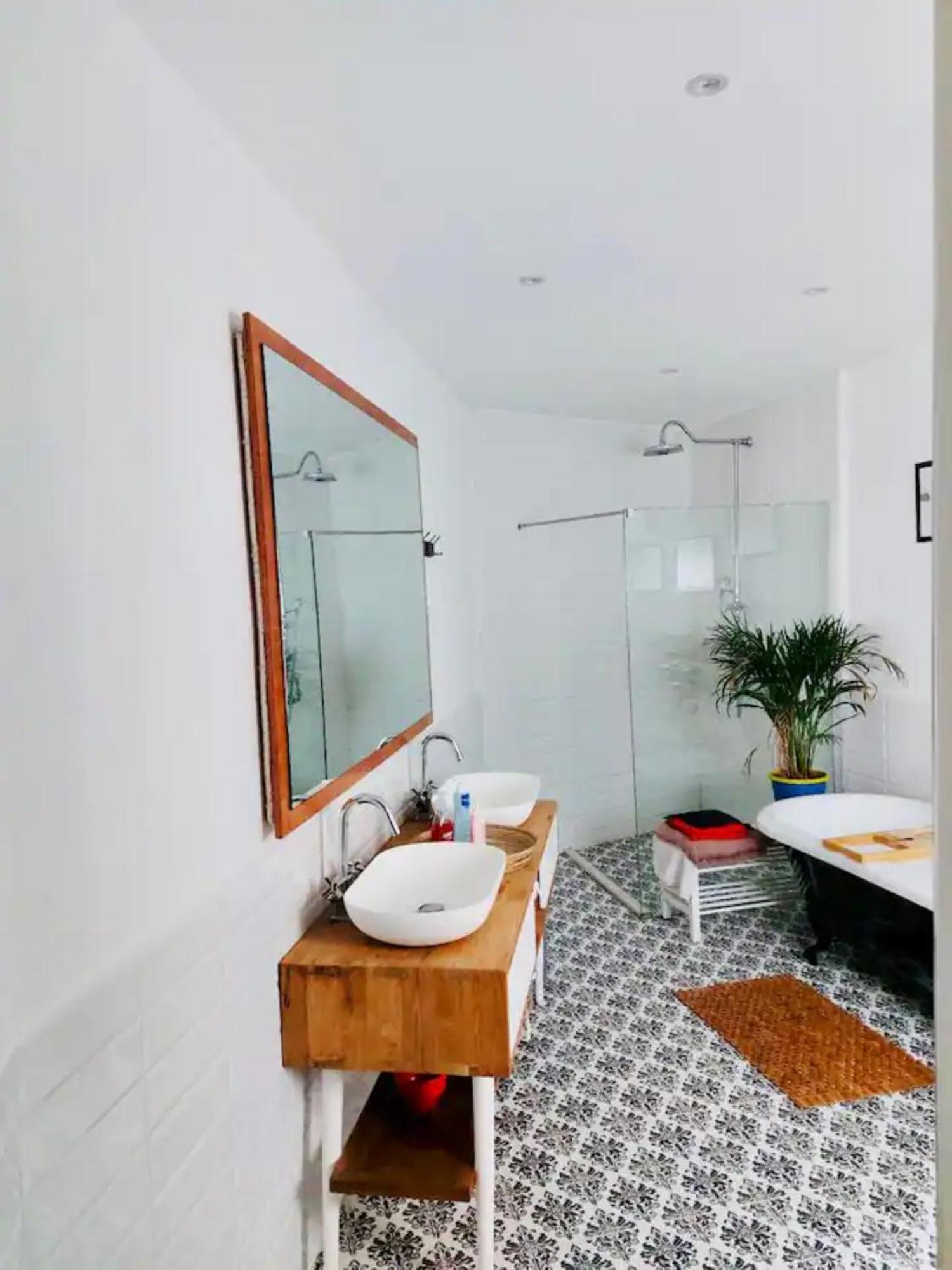 Rooftop Heated Jacuzzi, Fireplace, A Unique Home! *