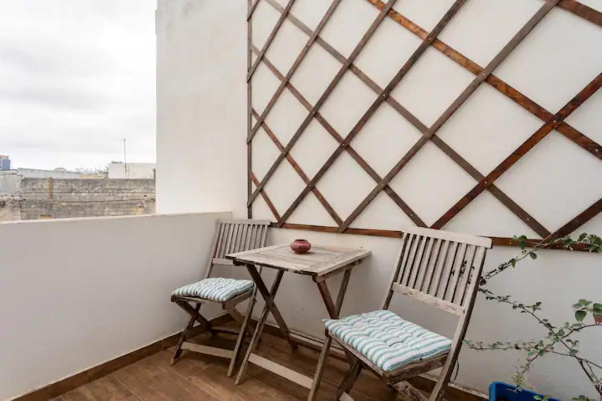 بيت للعطل Rooftop Heated Jacuzzi, Fireplace, A Unique Home!