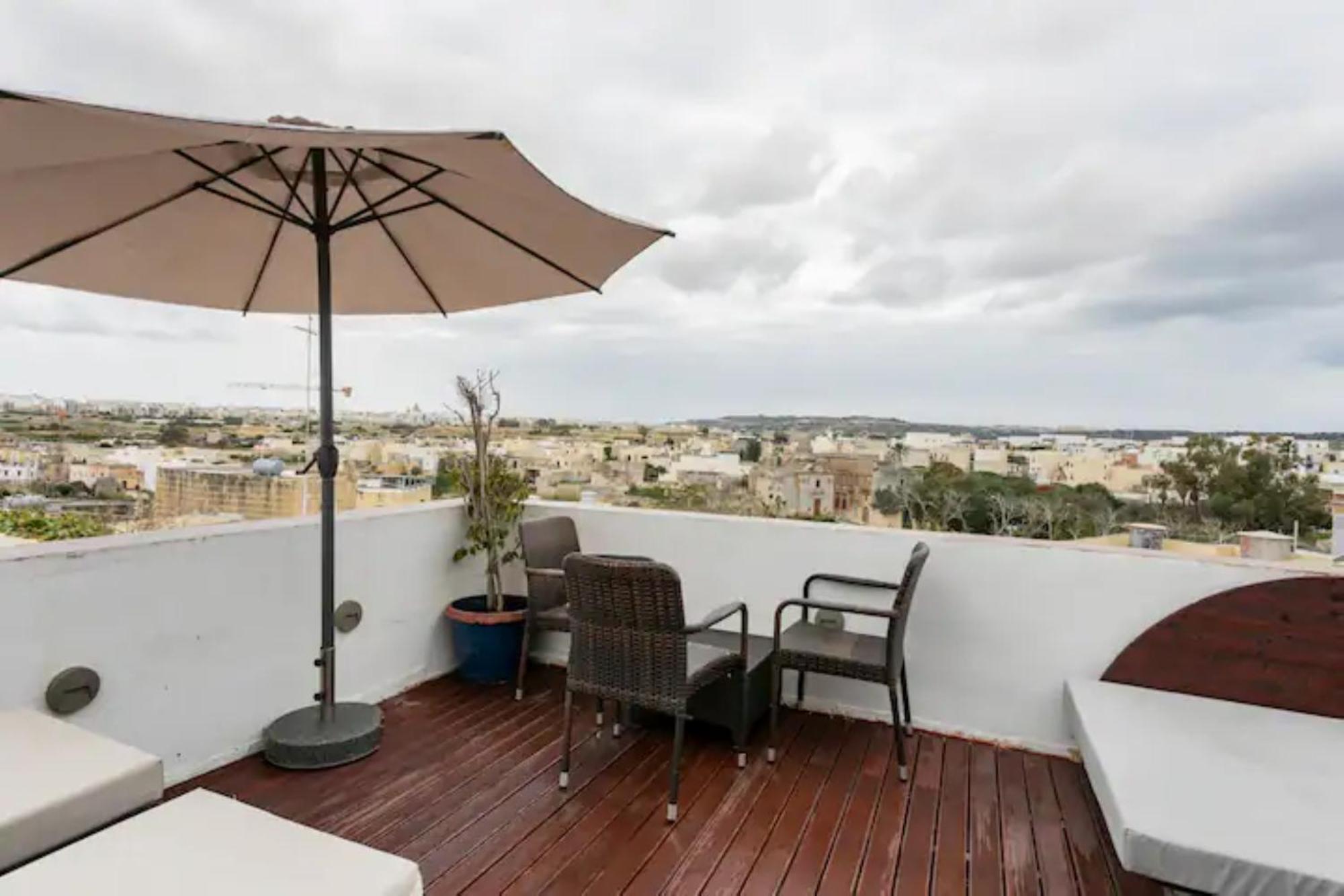 بيت للعطل Rooftop Heated Jacuzzi, Fireplace, A Unique Home!