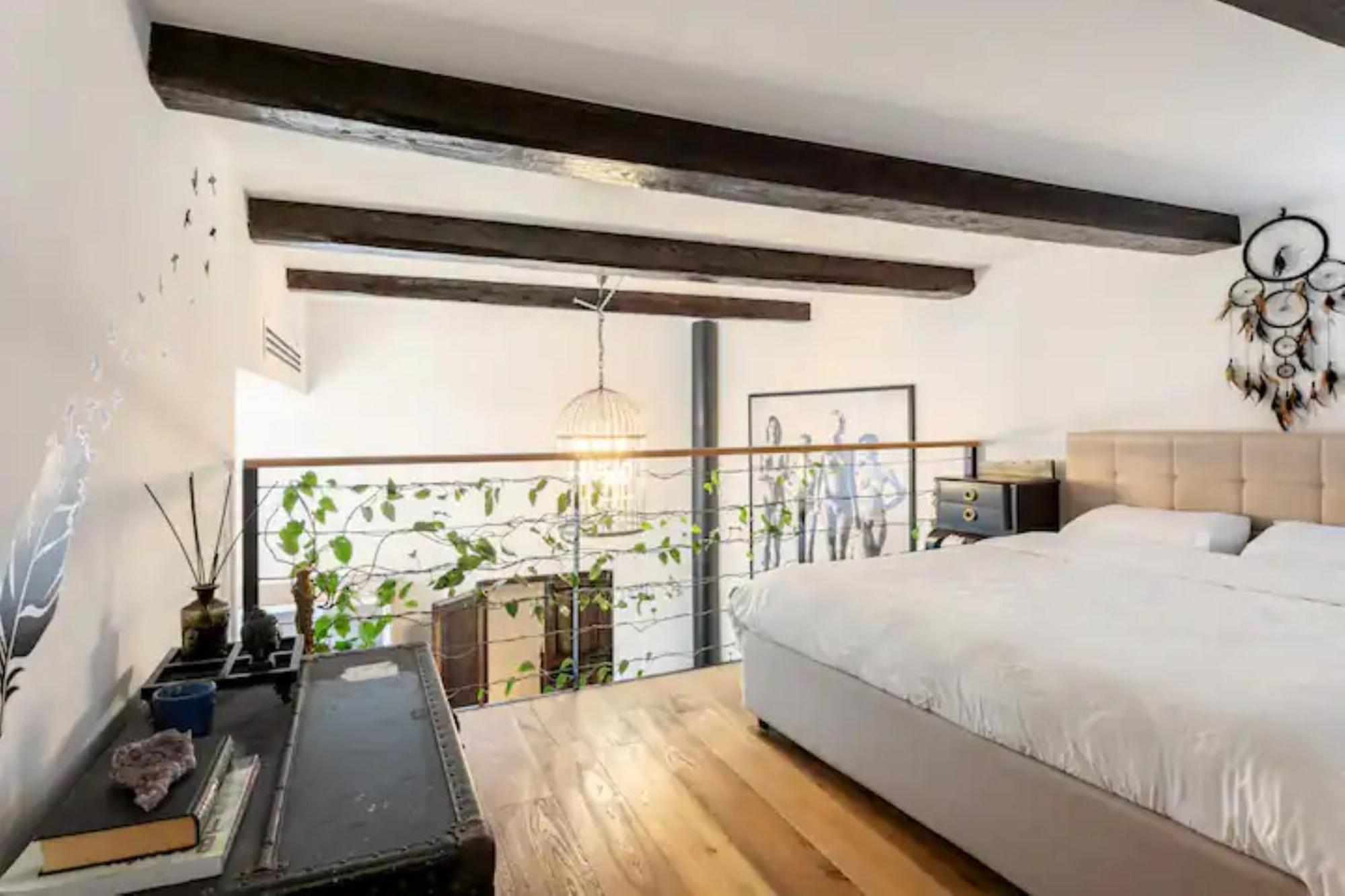 Rooftop Heated Jacuzzi, Fireplace, A Unique Home! *
