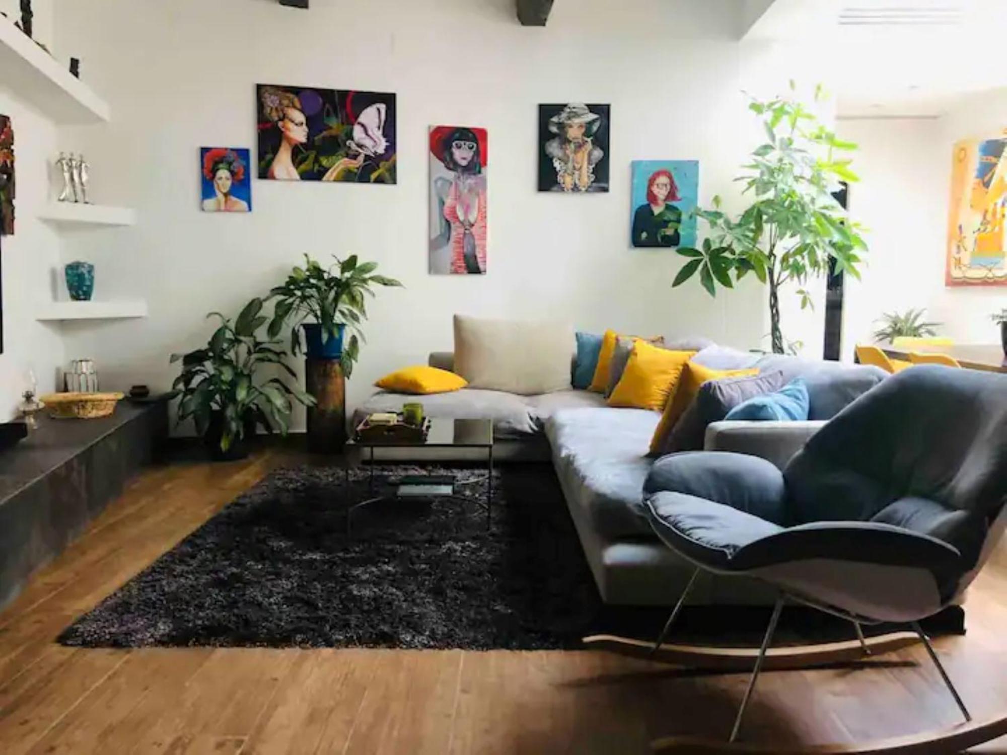 بيت للعطل Rooftop Heated Jacuzzi, Fireplace, A Unique Home!
